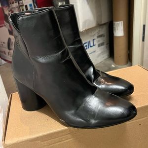 Berhska Black Ankle Boots